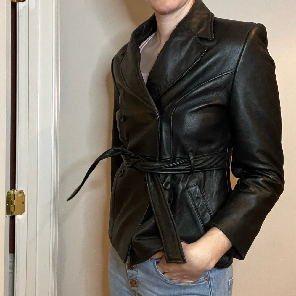 VINTAGE | Amazing vintage black leather double breasted belted jacket - Picture 2 of 10